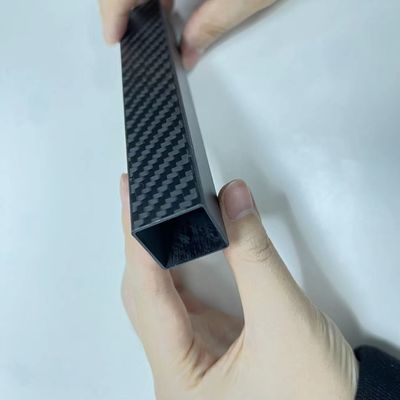 أنبوب الألياف الكربونية ذو النموذج العالي القوة العالية 3k مربع 30 * 30 * 28 * 28