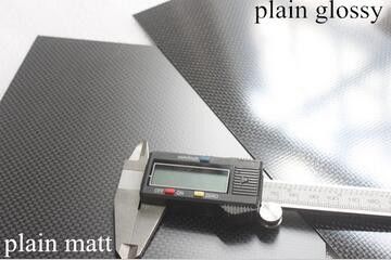 الوزن الخفيف والقوة العالية 600 * 600mm 3K صافي غليظ ألياف الكربون ورقة